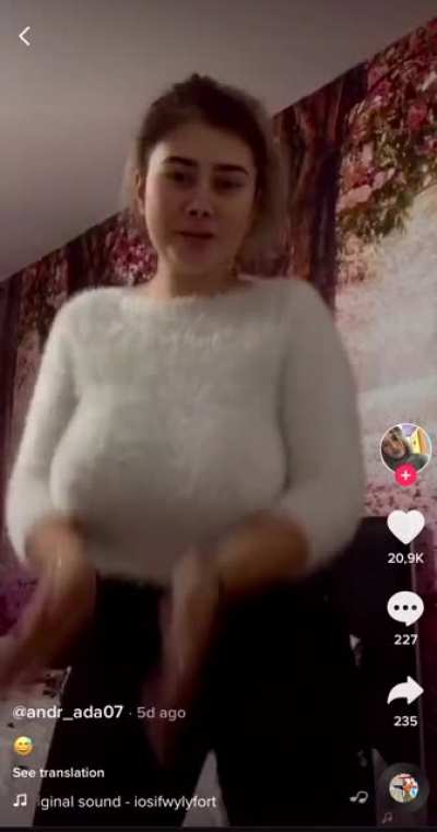 They're so very big and very soft in that sweater @andr_ada07