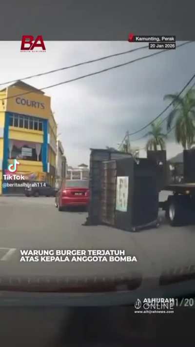 A Fireman Injured After Being Crushed By A Fallen Stall From A Lorry