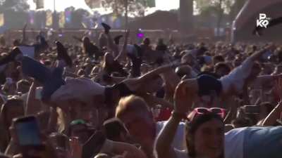 While performing, Zara Larsson started laughing at the way people were being lifted into the air.