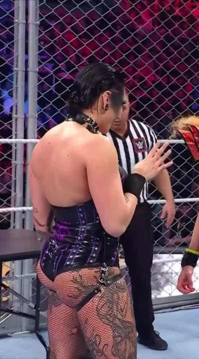 Rhea Ripley 👀