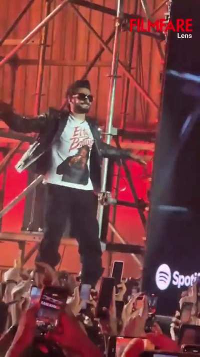 Ranveer peak energy with Aari Aari live performance 🥵