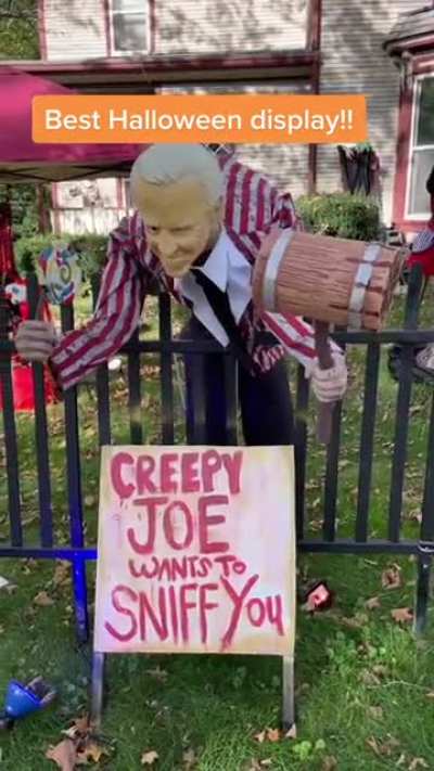 How to terrify children especially little girls on Halloween. Sniff..Sniff 😂