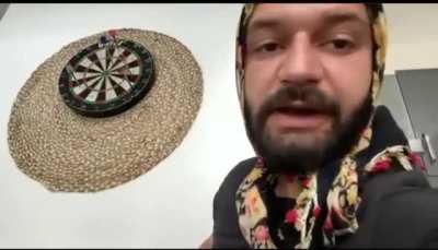 Adamın reklam videosunda bile sosyal mesaj var. Sonunda güzel saplamış