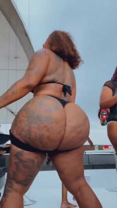 Big Ol' Donkey Butt Twerk