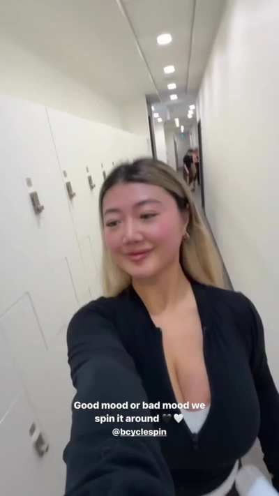 beautiful cleavage