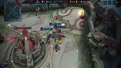 Moments before disaster 👁️👄👁️