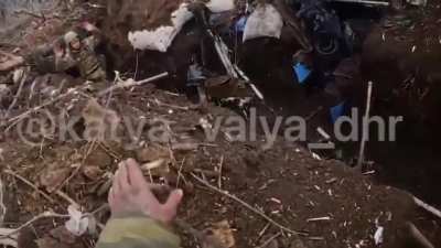 RU pov: RU soldiers storm UA position and take POWs. Combined GoPro footage and overhead drone footage.