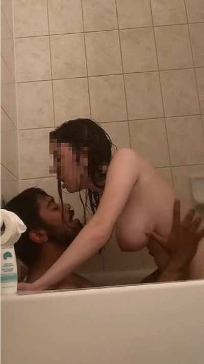 Cuckold husband messaged me on Reddit to visit Ottawa and fuck his wife on camera… it ended in a creampie while she continues riding me after