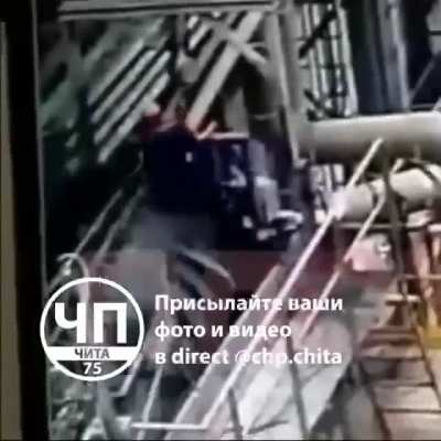 На на золотодобывающем предприятии «Мангазея» 19-летнего работягу затянуло в дробилку