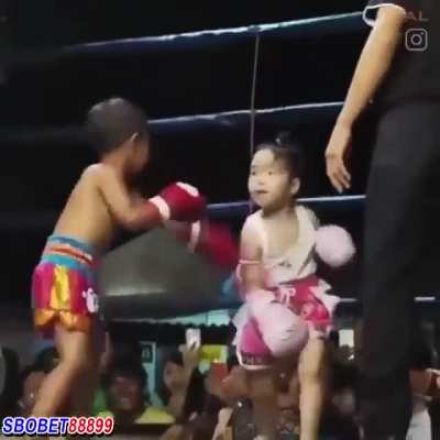 MAYUMI VS. MUCALOL