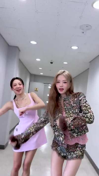 Hyoyeon & Rei - BANG BANG Challenge