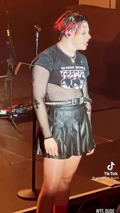 Yungblud moment