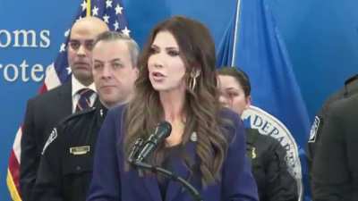 In a huge announcement, Sec. Kristi Noem confirms 2.6 MILLION illegal aliens have now left the US under President Trump 650,000 of those were forcibly removed Two million self-deported AWESOME! Keep surging those numbers!