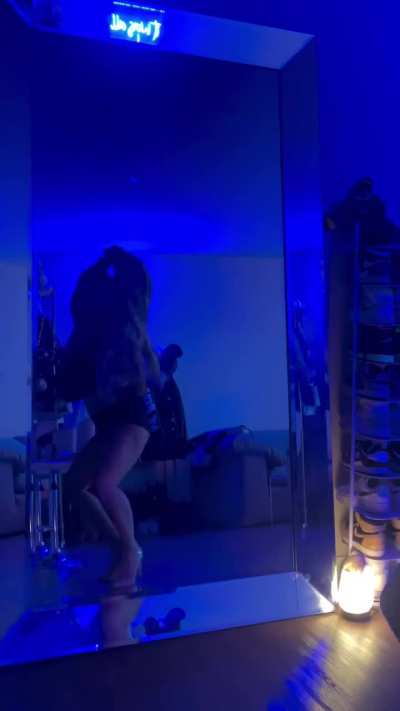 Mood Dancing 