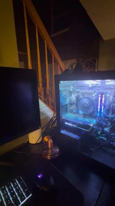(OMEN 30L) Pc will shut off at random times or whenever I lightly place my fist on the table (video is louder than it actually is)