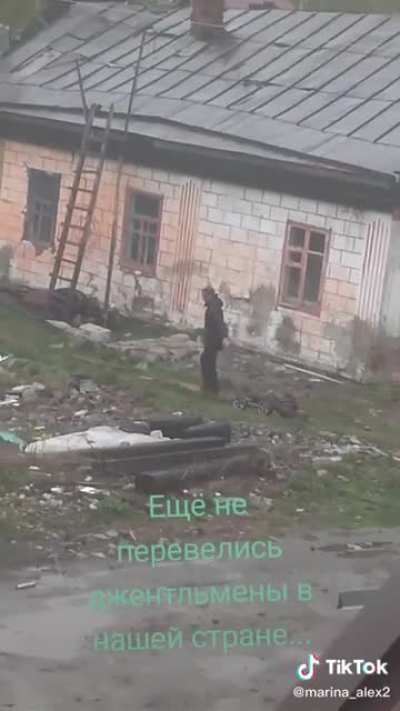 Везу подругу домой на крутой тачке.