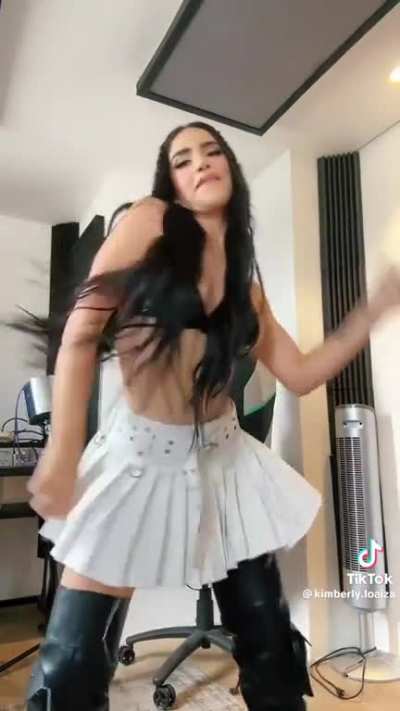 Kimberly Loaiza 