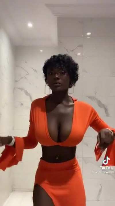 Big boobs thin waist