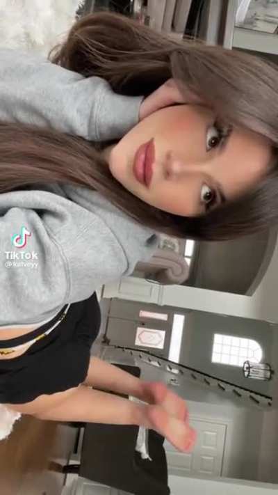 Katveyy teases you