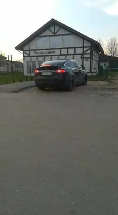 После этого видео резко увели<wbr>чилис<wbr>ь продажи Tesla
