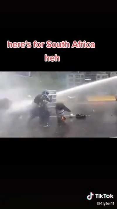 More fuckwits looting