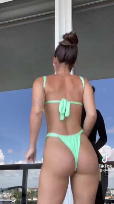 Whole lotta Ass pt1: kelseyswrld, yungsweet.v, sjbleau, psdtiktok, brookerharris, rache<wbr>l.rob<wbr>ertso<wbr>n