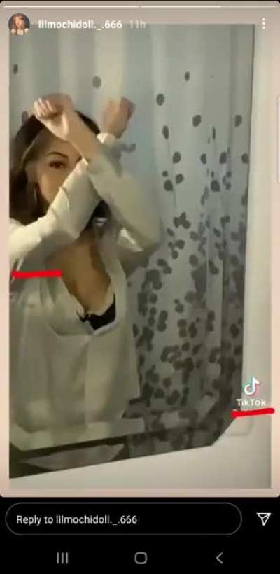 Anyone know her @?