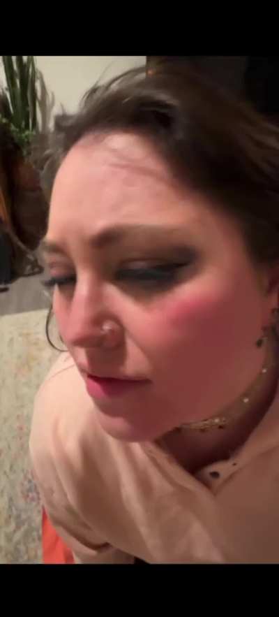 iski shakal dkho kitni worthless lag rhi hai jaise har ladki ko lagna chahiye , hainaa??