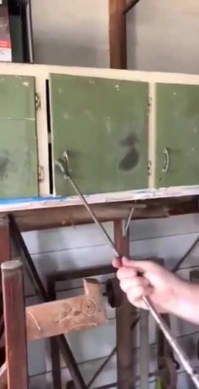 Когда пряче<wbr>тся от сложной ситуа<wbr>ции, но она тебя всё равно насти<wbr>гает
