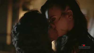Kaylee Bryant & Courtney Bandeko (Legacies - s04e04 - Scene #1)