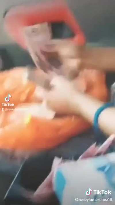 Tamaulipas extortionists shows off cash in TikTok. Work for pantera 24