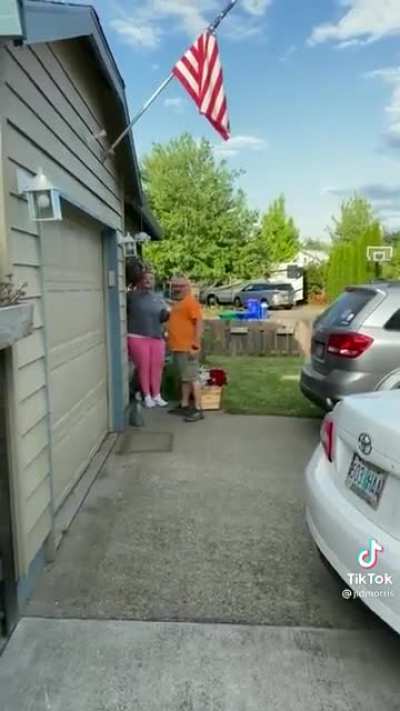 Racist Oregon Karen tells a family to “Go back to the Philippines”