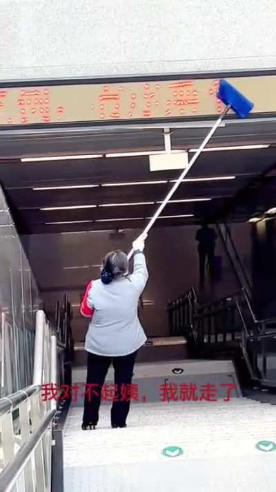 Cleaning LED Display board - Chinese style
