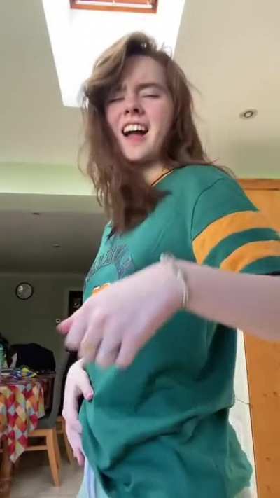 love seeing her shake it