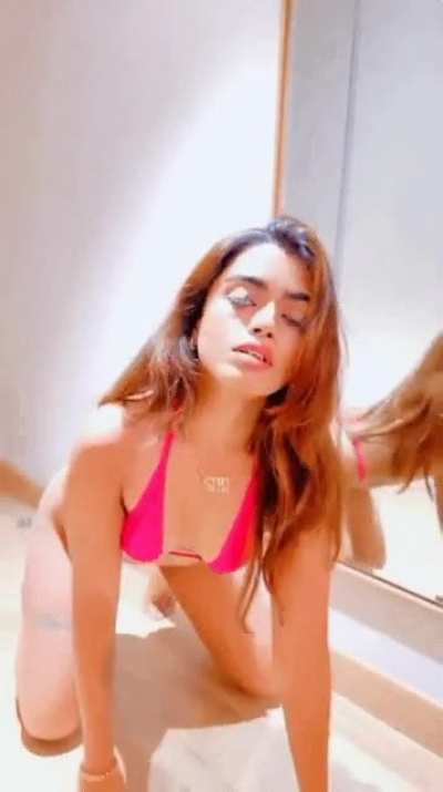 Simi Das asshole