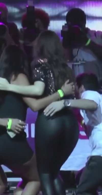 Hailee Steinfeld's ass has me throbbing
