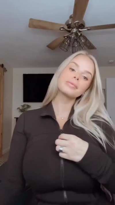 Blonde Huge Cleavage