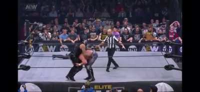 Kenny Omega/Hangman Page & The Lucha Bros with an insane exchange popping the crowd at AEW Dynamite (02.19.2020)