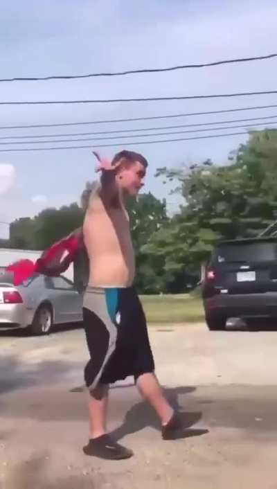 Messing with big guys isn't a good idea