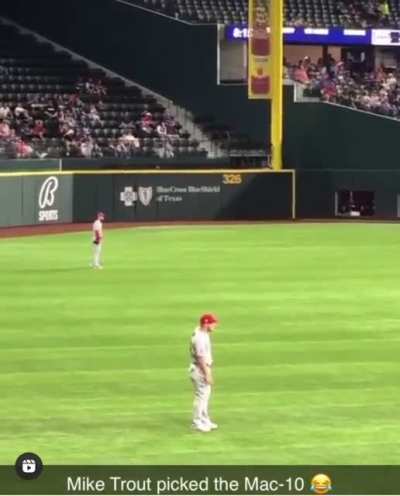 MLB Outfielder Mike Trout has chosen the MAC-10 over the MP5. What a stud!
