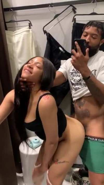 Fucking In public places make me squirt! Come watch now ! PLEASEEE ONLY FANS: PapisBarbie Twitter: PapisBarbie IG: Corpapi / 888barb