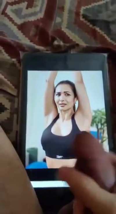 Thick milky cum tribu<wbr>te💦💦 on slutty Milf Malaika arora armpits nd tits.