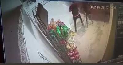 Sad story from Jalisco. Sicarios allegedly kidnapped shop owners and burned down their small shop because they didn’t pay extortion fee. Allegedly this happened in the town Encarnación de Diaz.