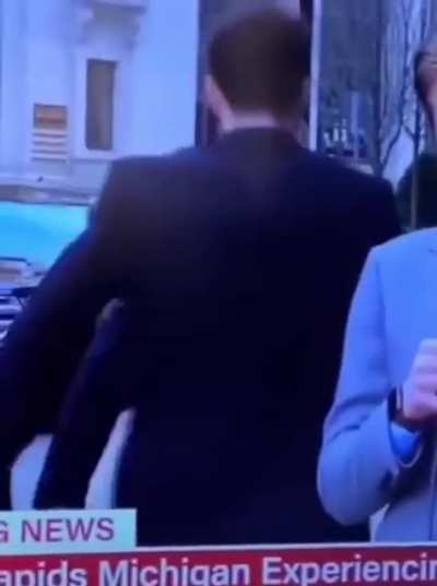 That’s some tight pants