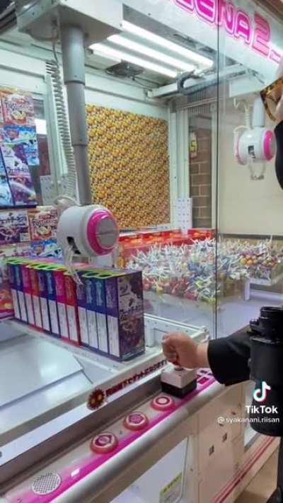 Crane Game with Supreme Leader