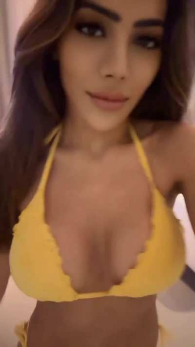 The hottie Nikki tamboli flaunting in a bikini 🔥🥵