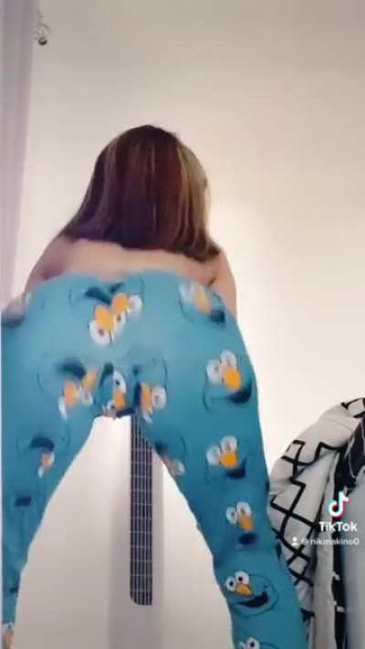 mamisiobe and blue elmo