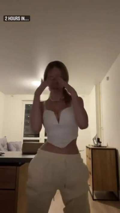 2 hours before she make an OnlyFans
