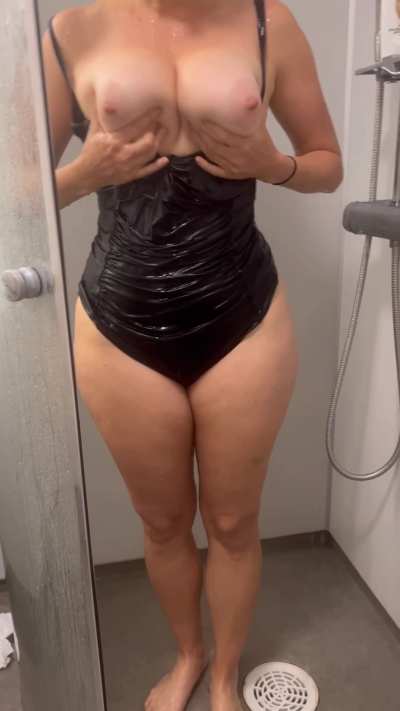 Come get in the shower with me!