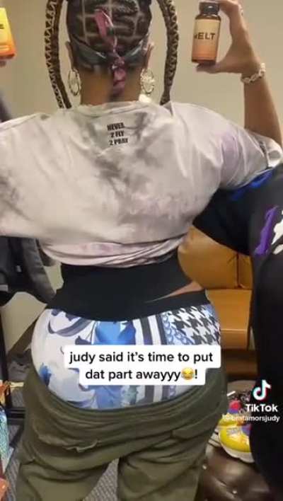 Da brat ass ratio is crazy